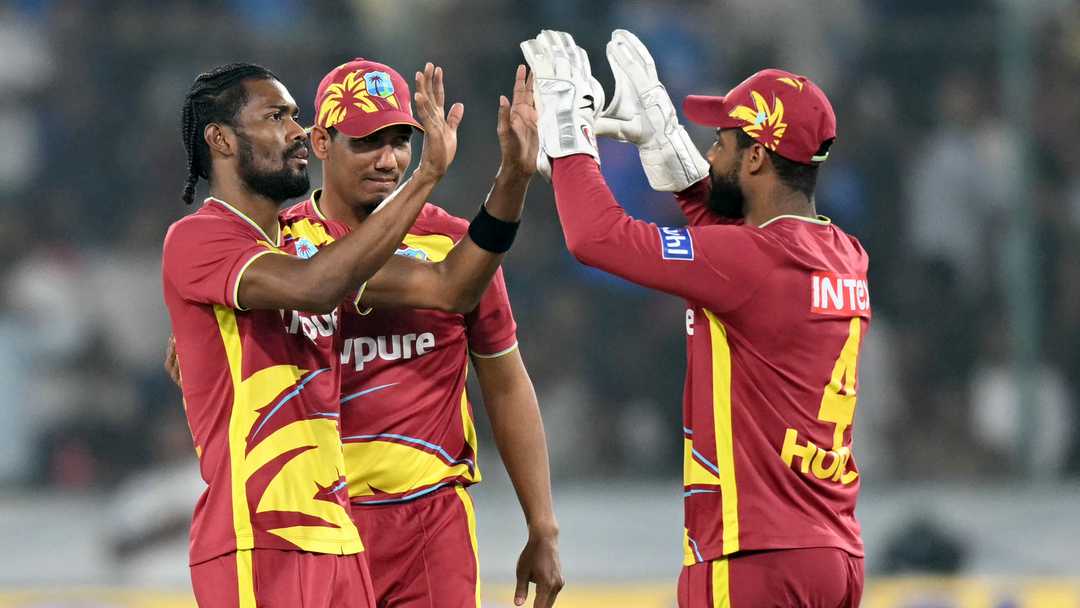 Ervine, Bennett tons help Zimbabwe retain control